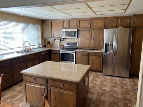 216 Glenwood Ave, Fullerton CA 92832-1228 exterior