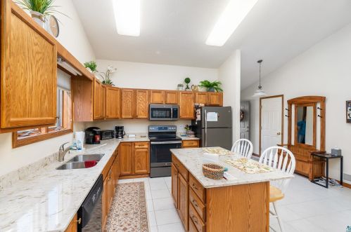 328 Hickory St, Duluth MN 55811-4899 exterior