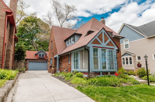 2229 70th St, Milwaukee, WI 53213-1929