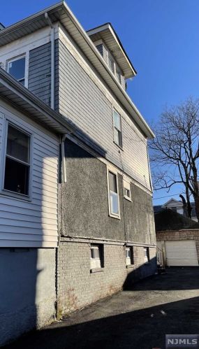 66 Scheerer Ave, Newark NJ  07112-2524 exterior