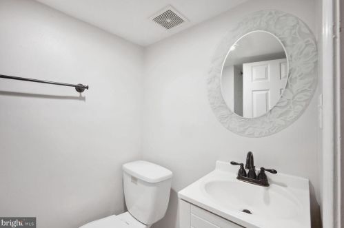 2836 Fairhaven Ave, Alexandria VA  22303-2209 exterior