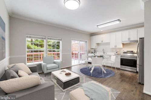 43069 Candlewick Sq, Leesburg VA 20176-6446 exterior