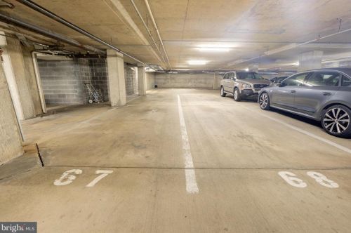 1808 Old Meadow Rd, Mc Lean VA  22102-1825 exterior