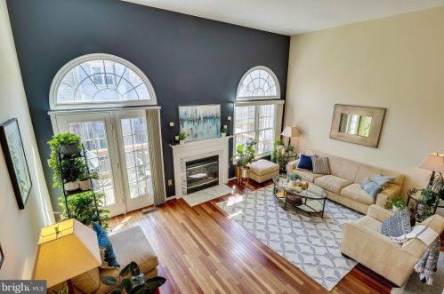 7041 Chesley Search Way, Alexandria VA 22315-4754 exterior