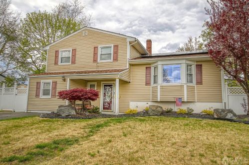 19 Sulliman Rd, Edison, NJ 08817-4138