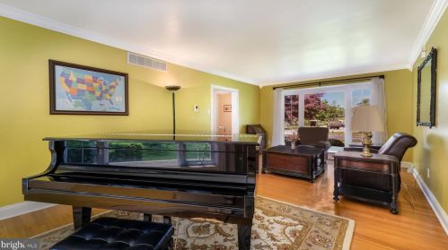 3653 Warfield Dr, Huntingdon Valley PA 19006-3423 exterior