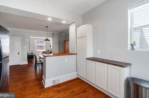 1233 Jackson St, Philadelphia PA 19148-2929 exterior