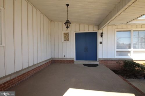 701 13th St, New Castle, DE 19720-4939