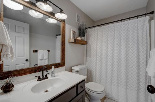 1104 Autumn Dr, Saint Paul MN 55125-8616 exterior