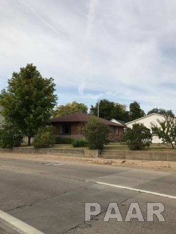 617 Margaret St, Pekin, IL 61554-3355