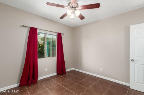 4975 Bellevue St, Tucson AZ 85712-4913 exterior