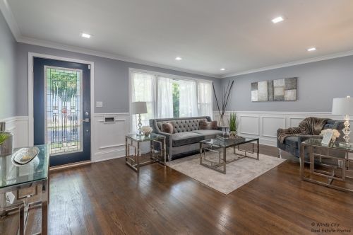 8621 Yates Blvd, Chicago IL  60617-2319 exterior