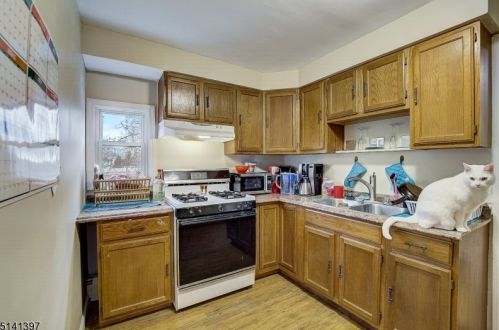 1645 Church St, Rahway NJ 07065-3424 exterior