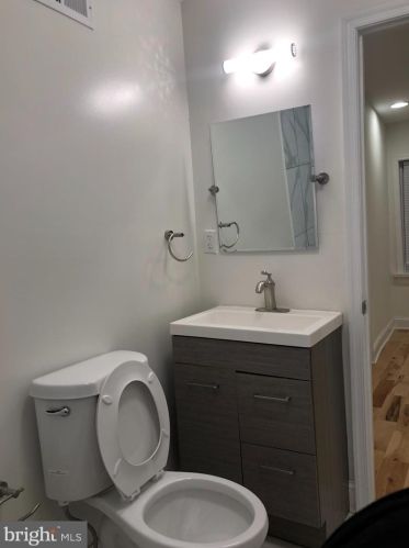 1706 Marshall St, Philadelphia PA 19122-2924 exterior