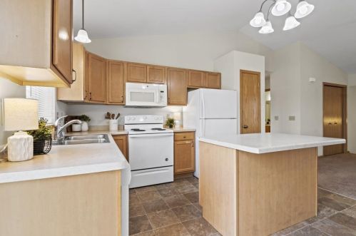 1201 Winston Dr, Edgerton WI 53534-1029 exterior