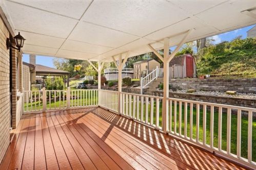 5034 Leona Dr, Pittsburgh PA 15227-3622 exterior