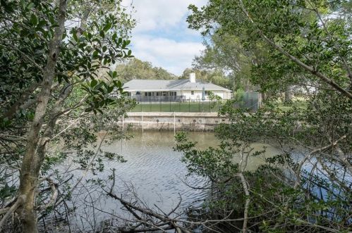 633 Marmora Ave, Tampa FL  33606-4018 exterior