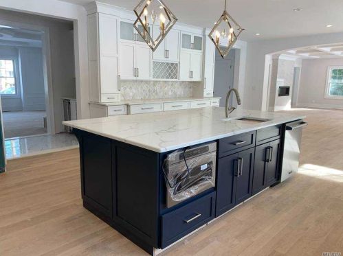 4 Capel Dr, Huntington Station NY 11746-5803 exterior