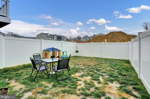 206 Overlook Dr, Hanover PA 17331-9136 exterior