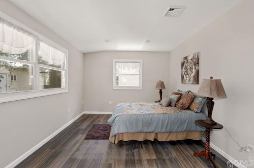 40 Markham Rd, Edison NJ  08817-4129 exterior