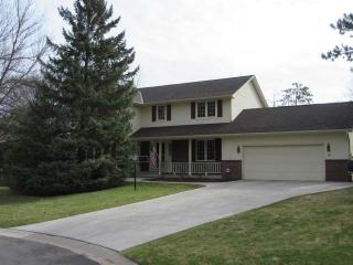 1221 Donegal Dr, Saint Paul, MN 55125-2392