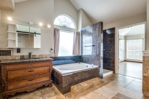 5821 Poole Dr, Frisco TX 75056-4467 exterior