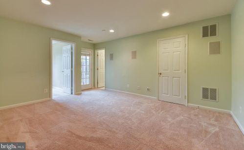 6340 Walking Ln, Alexandria VA  22312-3917 exterior