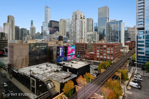 630 Franklin St, Chicago IL  60654-8327 exterior