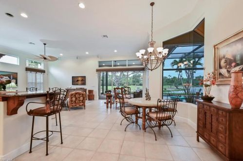 5092 Cerromar Dr, Naples FL 34112-7919 exterior