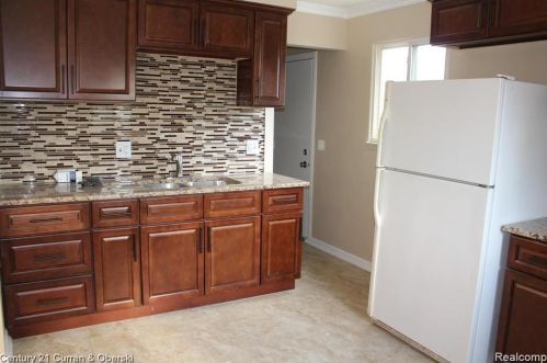 6198 Mayburn St, Dearborn Heights MI  48127-3211 exterior