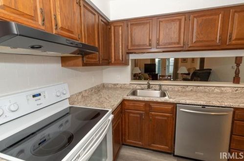 1218 Berkley Cir, Mishawaka IN 46544-4802 exterior