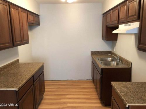 2020 Cactus Rd, Phoenix AZ  85029-5512 exterior