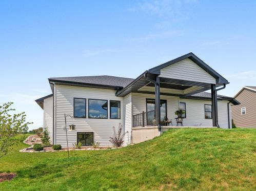 2511 Stoney Brook Ct, Manitowoc WI 54220-8640 exterior