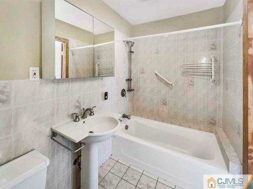 37 Carpenter Pl, Metuchen NJ 08840-2521 exterior