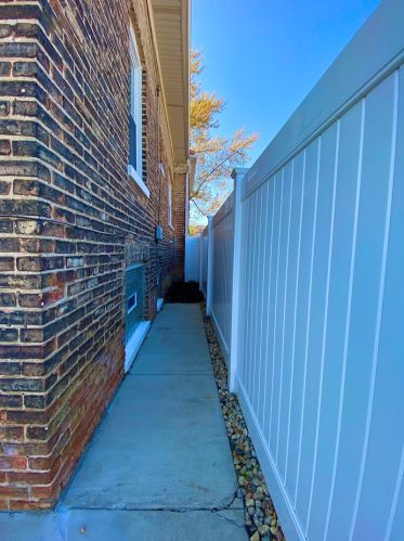 1923 Austin Blvd, Chicago IL 60804-1657 exterior