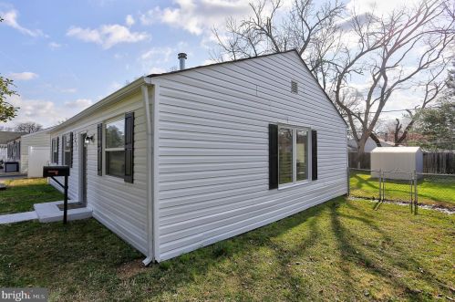 1811 Maltravers Rd, Glen Burnie MD 21060-7419 exterior