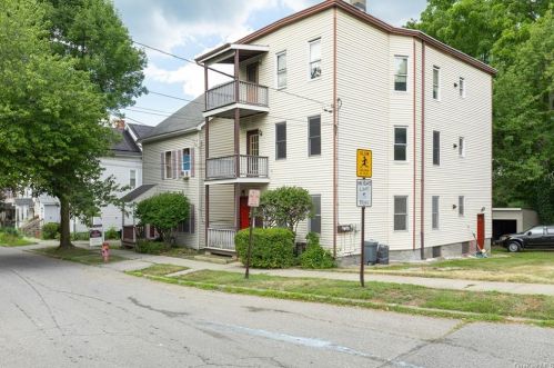 16 Center St, Poughkeepsie, NY 12601-3904