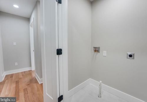 1505 Crestwood Dr, Alexandria VA  22302-2303 exterior