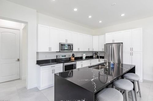 803 106 Ave, Naples FL 34108-1846 exterior