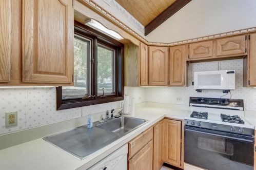 4714 Billingsgate Ln, Bull Valley IL 60098-8748 exterior