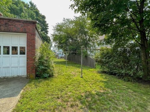 323 Nevada St, Newton MA 02460-1466 exterior