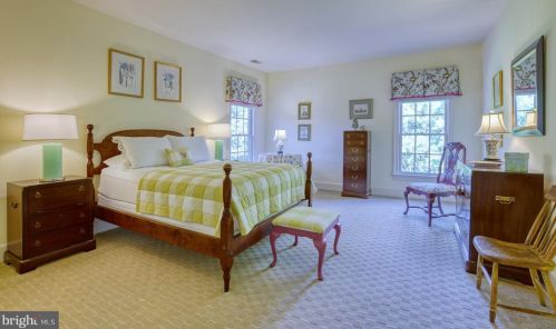 1613 Maddux Ln, Mc Lean VA 22101-3200 exterior