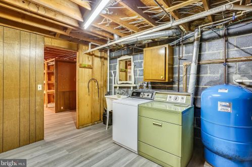 12908 Circle Dr, Rockville MD 20850-3717 exterior