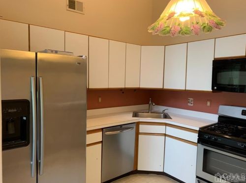 353 Wimbeldon Ct, New Brunswick NJ  08902-4230 exterior