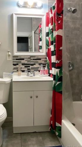 25 Clinton St, Manchester CT  06040-6129 exterior