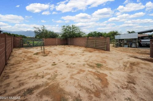 2886 Appaloosa Rd, Tucson, AZ 85742-8881