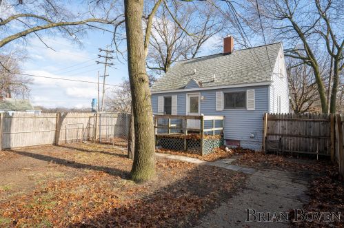 1915 Madison St, Meskegon MI  49442-5925 exterior