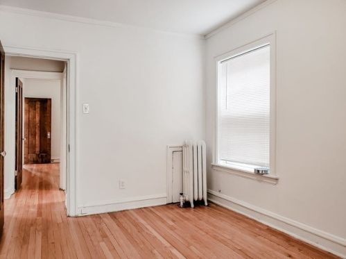 8516 Bennett Ave, Chicago IL 60649-4007 exterior