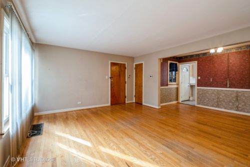 10518 Artesian Ave, Chicago, IL 60655-1124