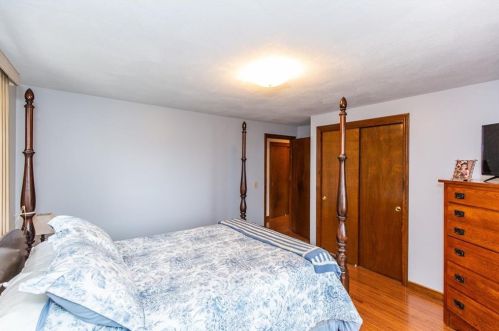 8 Ferncrest Dr, Providence RI 02919-3503 exterior